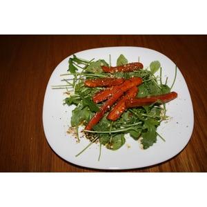 Салат с рукколой и запеченной морковью