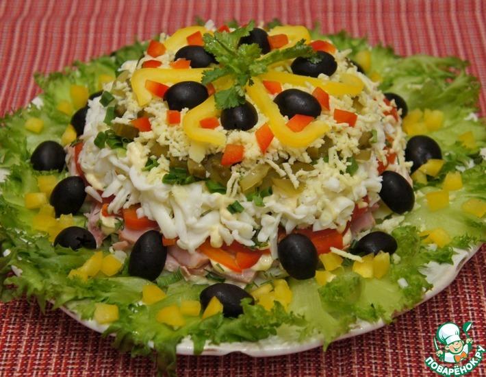 Рецепт: Слоеный салат из ветчины с маслинами