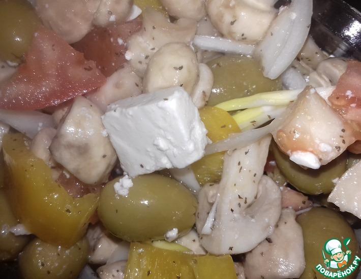 Рецепт: Салат овощной с сырыми шампиньонами