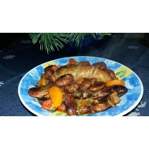 Гигантская черная фасоль со свиными колбасками
