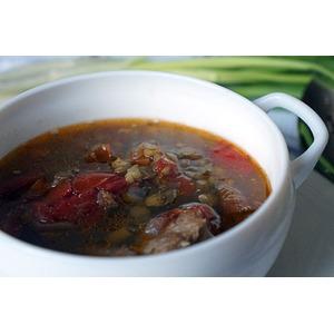 Красный суп со свининой и чечевицей