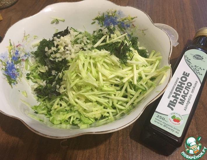 Рецепт: Летний салат из огурцов и кабачков