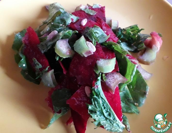 Рецепт: Освежающий салат с ревенем