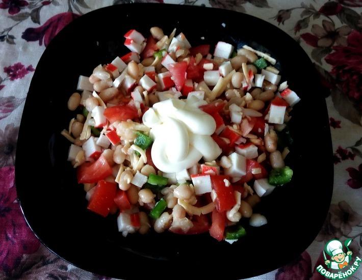 Рецепт: Салат с крабовыми палочками и фасолью