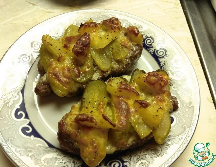 Рецепт: Свинина с ананасом и огурцом