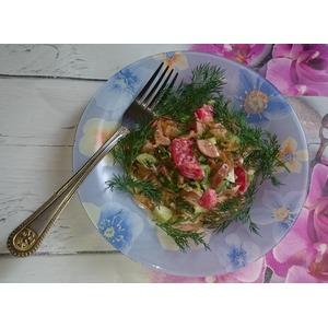 Салат с капустой и сосисками