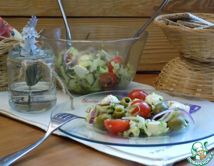 Рецепт: Салат с молодой капустой и моцареллой