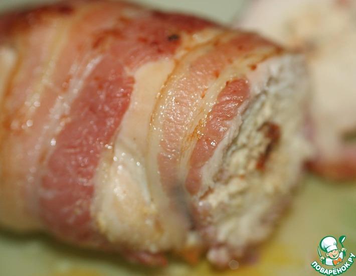 Рецепт: Фаршированное куриное филе в беконе