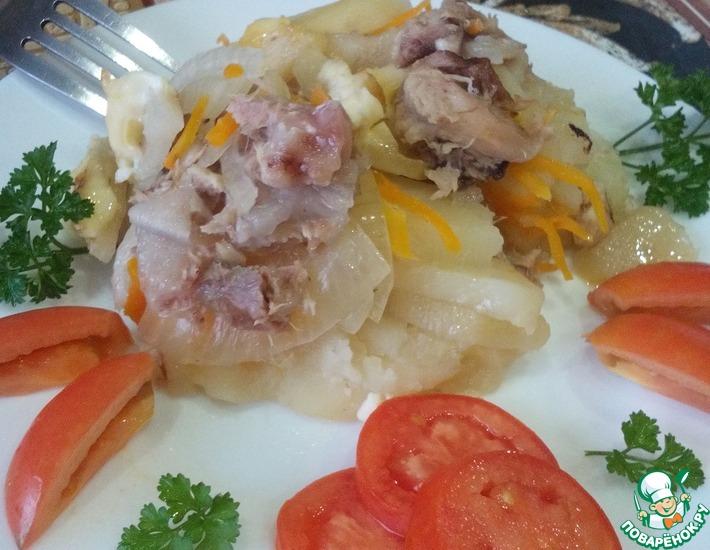 Рецепт: Картофель с тушенкой в духовке
