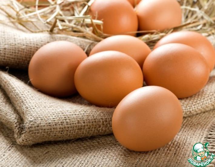 Разделение яйца на белок и желток