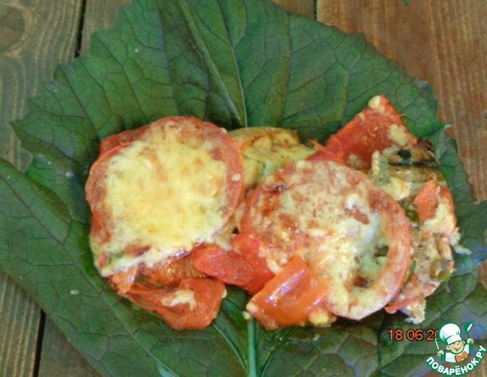 Рецепт: Скумбрия, запеченная с перцем и помидорами
