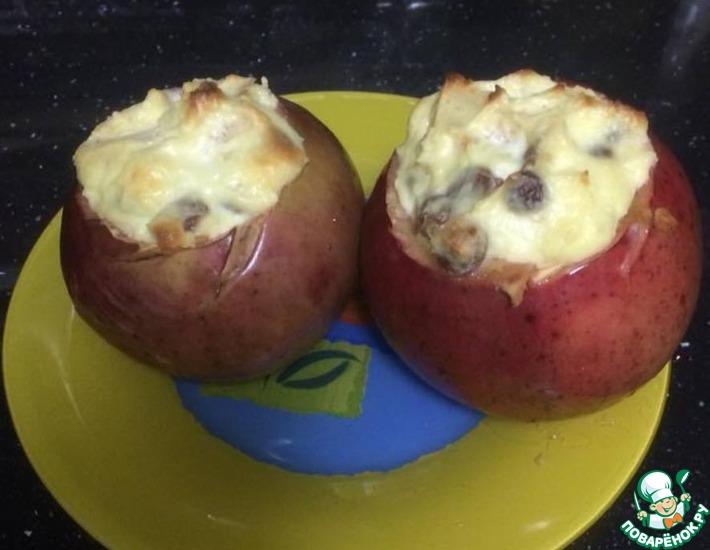 Рецепт: Яблоки с творогом, изюмом и орехами