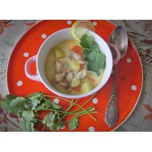 Рыбный суп с помидорами и сметаной
