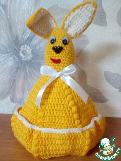 Пасхальный кролик с карманами для яиц.