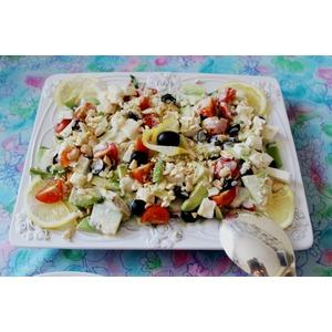 Овощной салат с авокадо и фетаксой