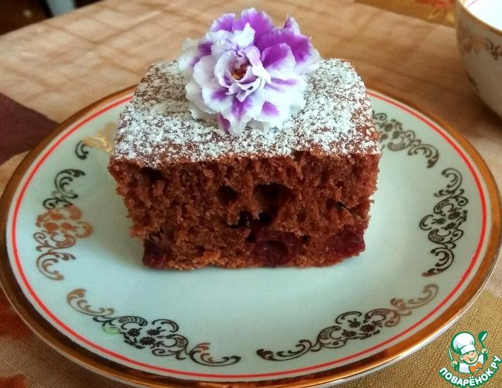 Рецепт: Шоколадный пирог на сыворотке с вишней