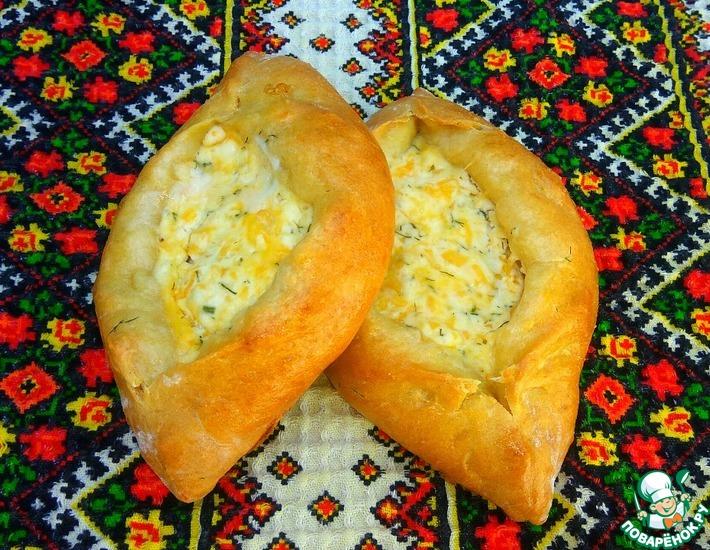 Рецепт: Открытые пирожки с творогом и сыром