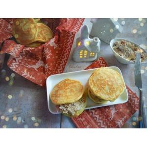 Сэндвичи из кабачково-сырных оладий с паштетом