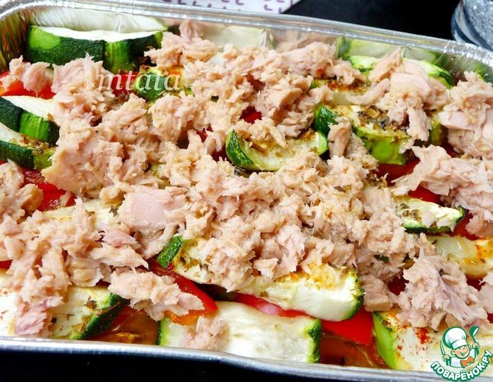 Рецепт: Теплый салат с цуккини и тунцом