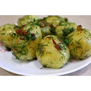 Молодой картофель с зажаркой и укропом