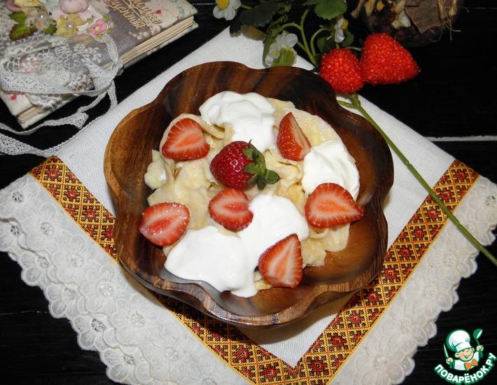 Рецепт: Десерт из лапши с клубникой