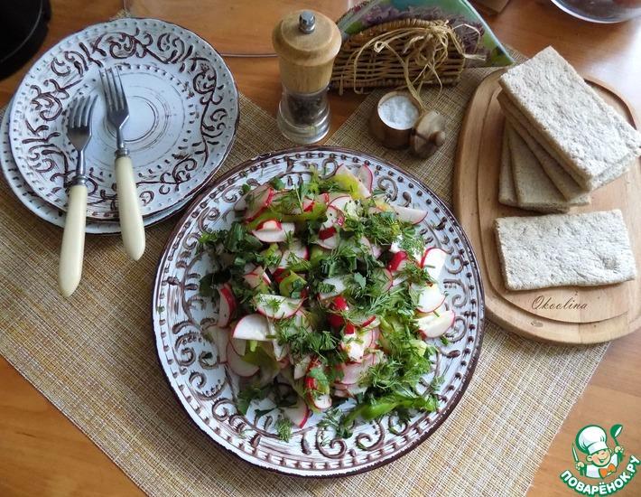 Рецепт: Салат с маринованной сельдью и редисом