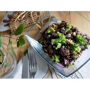 Салат с чёрным рисом и брокколи