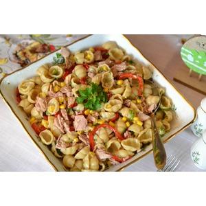 Салат с макаронами и тунцом