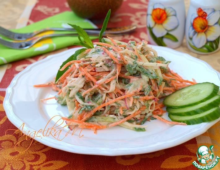 Рецепт: Салат с морковью, редисом и огурцом