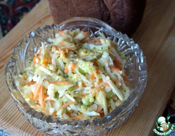 Рецепт: Салат с сельдереем и редькой дайкон