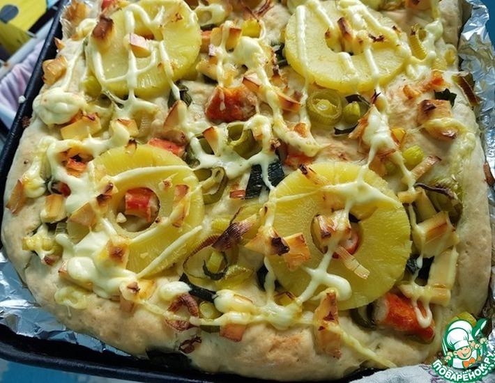 Рецепт: Пицца с ананасом и крабовым мясом
