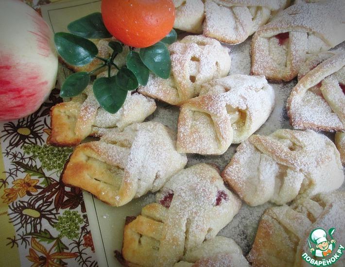 Рецепт: Творожные плетенки с яблоками и джемом