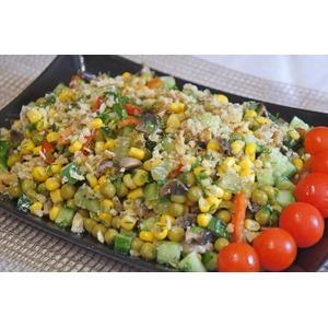 Грибной салат с кукурузой и зеленым горошком