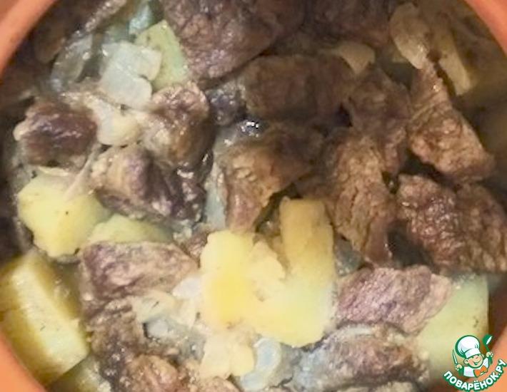 Рецепт: Картофель с мясом в горшочках
