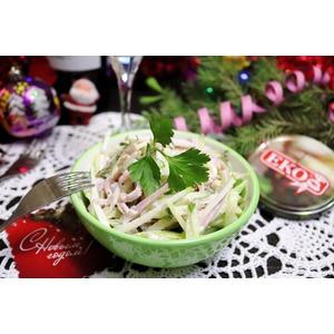 Швейцарский новогодний салат с грушей