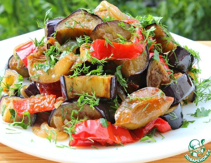 Рецепт: Нескучный салат с баклажанами