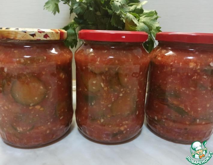 Рецепт: Салат из огурцов в томатном соусе на зиму