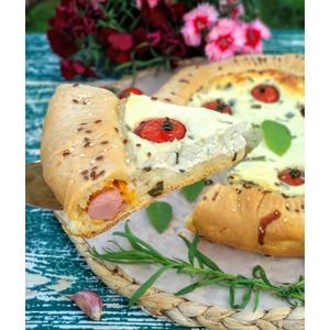 Пирог с творогом, брынзой и сосисками