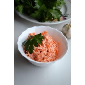 Морковный салат с чесночным йогуртом