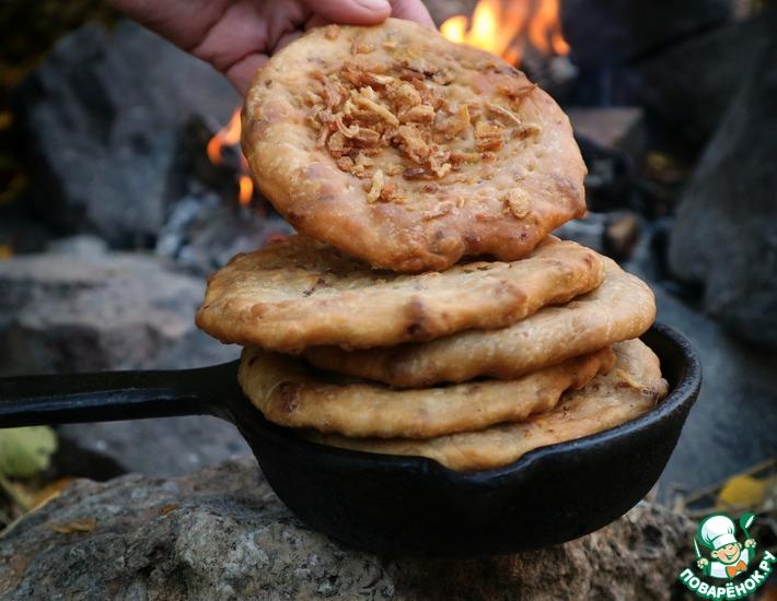 Рецепт: Лепешки со шкварками