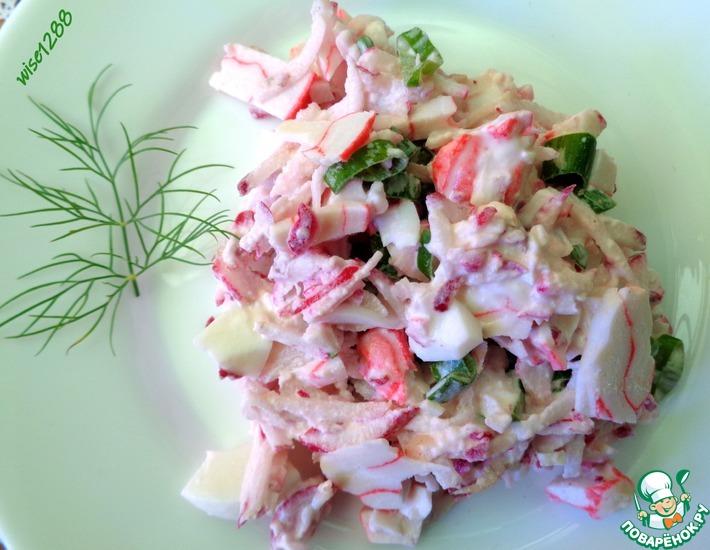 Рецепт: Салат с крабовыми палочками и редисом
