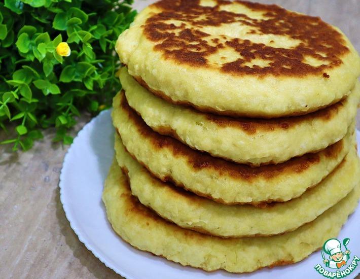 Рецепт: Лепешки на сковороде с сыром сулугуни