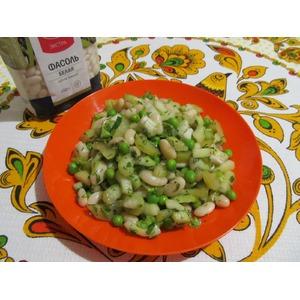 Зелёный салат с фасолью