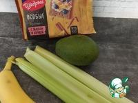Смузи бананово-сельдереево-авокадный с хлебцами ингредиенты