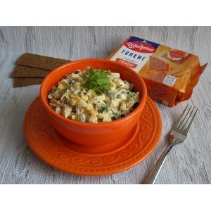 Салат с морской капустой и хлебцами