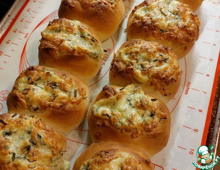 Рецепт: Чесночные булочки с сыром и зеленью