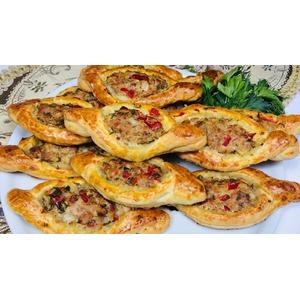 Открытые турецкие пирожки с мясом, перцем