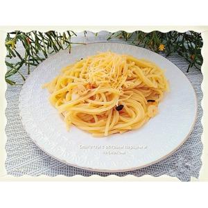 Спагетти с острым перцем и чесноком