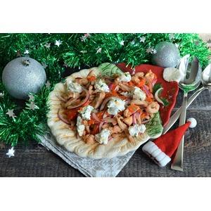 Салат с маринованной курицей и творожным сыром