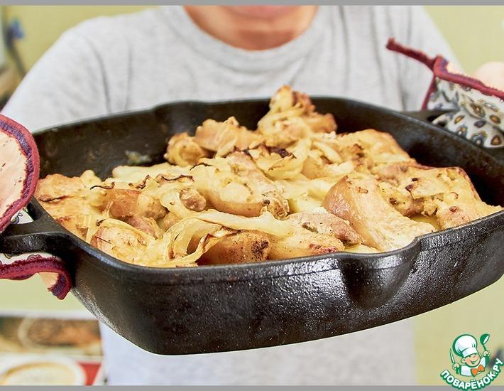 Рецепт: Картофель с грудинкой и луком в духовке